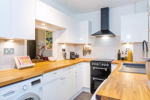 9 Gloucester Close, Thames Ditton, KT7 0EW