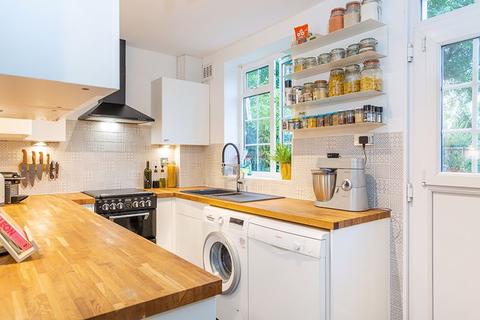 9 Gloucester Close, Thames Ditton, KT7 0EW