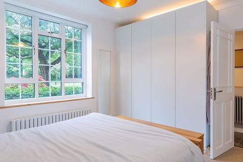9 Gloucester Close, Thames Ditton, KT7 0EW