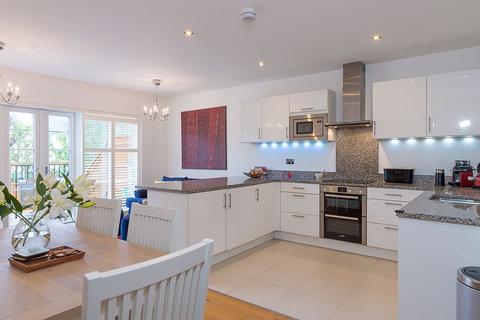 5 Westmount Close, Worcester Park, KT4 8FL
