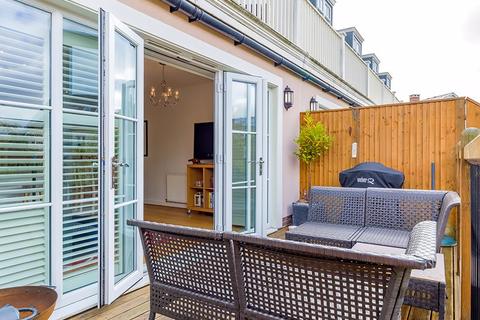 5 Westmount Close, Worcester Park, KT4 8FL