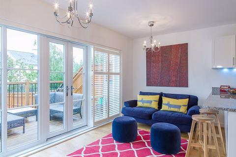 5 Westmount Close, Worcester Park, KT4 8FL