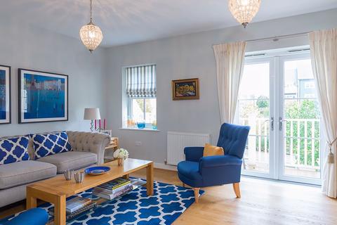 5 Westmount Close, Worcester Park, KT4 8FL