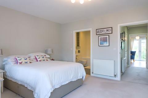5 Westmount Close, Worcester Park, KT4 8FL