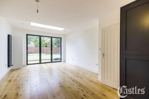 Flat 1, 36 Walsingham Road, London, E5 8NF