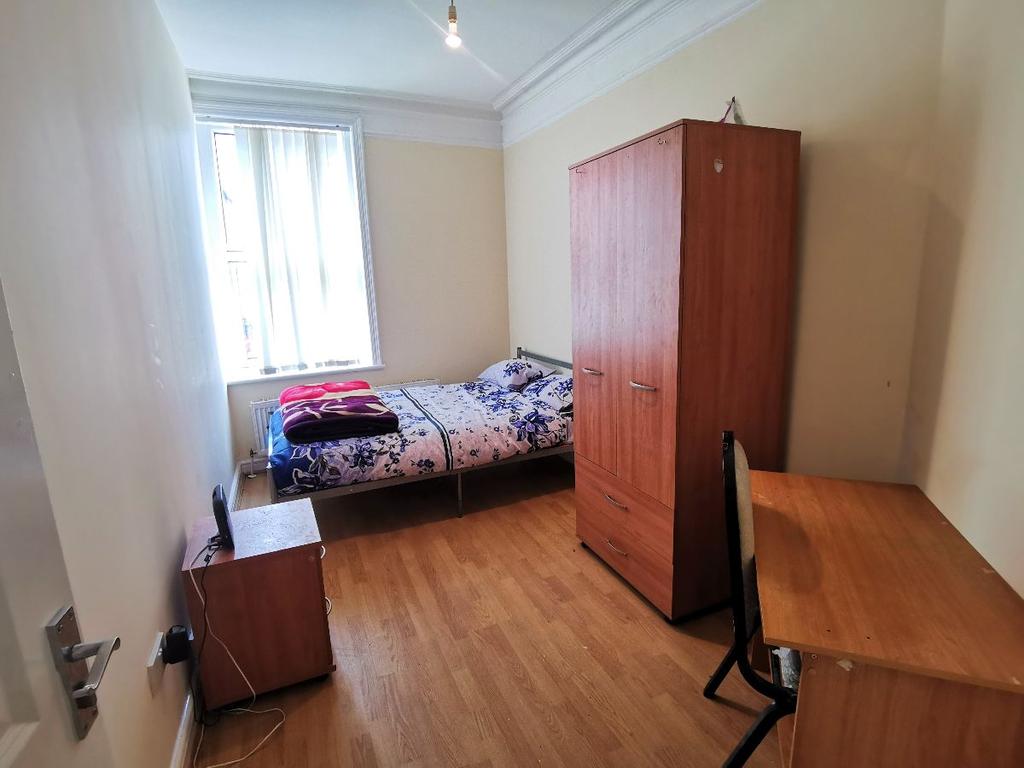 Lower Broughton Road, Salford, M7 4 bed flat £850 pcm (£196 pw)