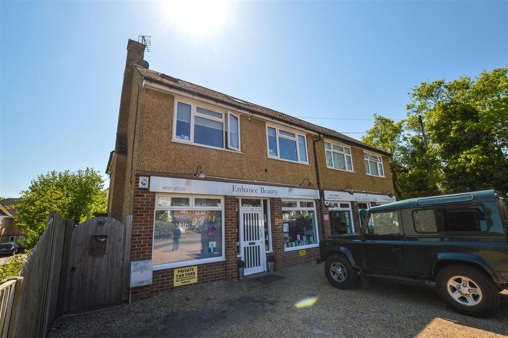Park Street Lane, St. Albans 3 bed flat £1,250 pcm (£288 pw)