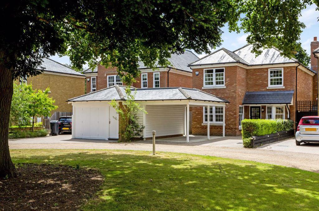 Beechwood Close, East Peckham TN12 5BF 4 bed detached house £2,495
