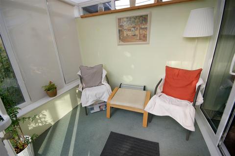 23 Devon Way, Brighouse, HD6 4DT