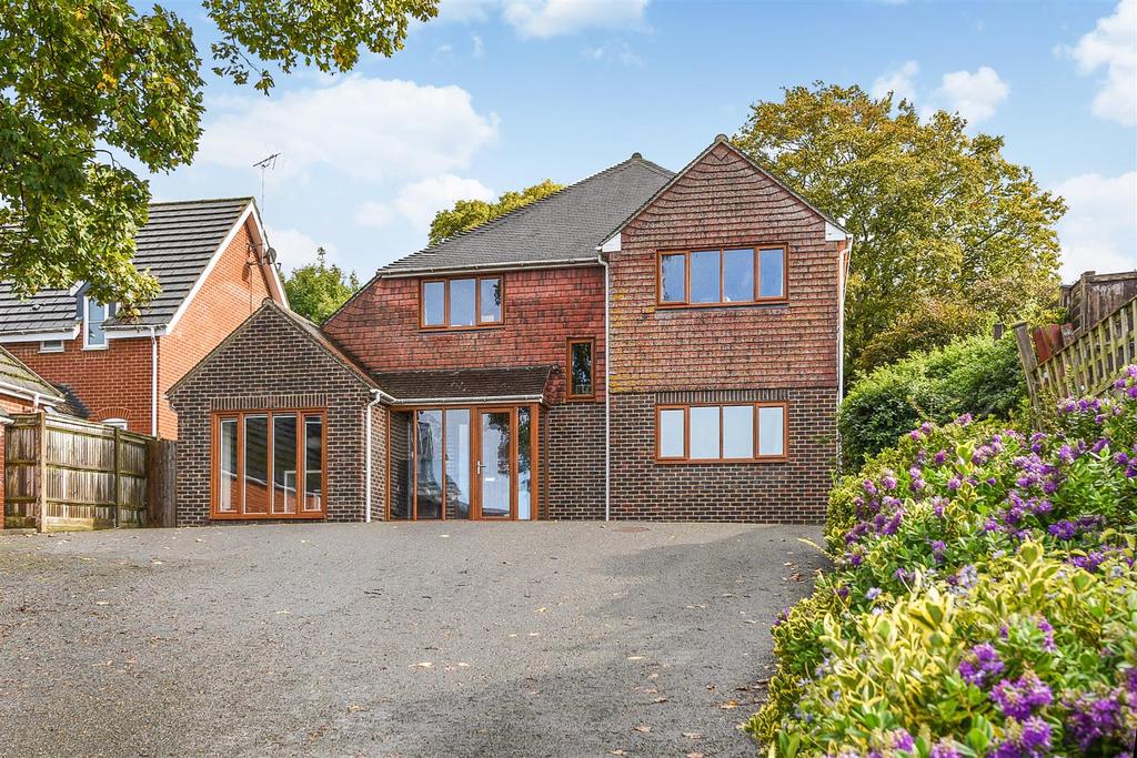 South Street, Andover 4 bed detached house £550,000