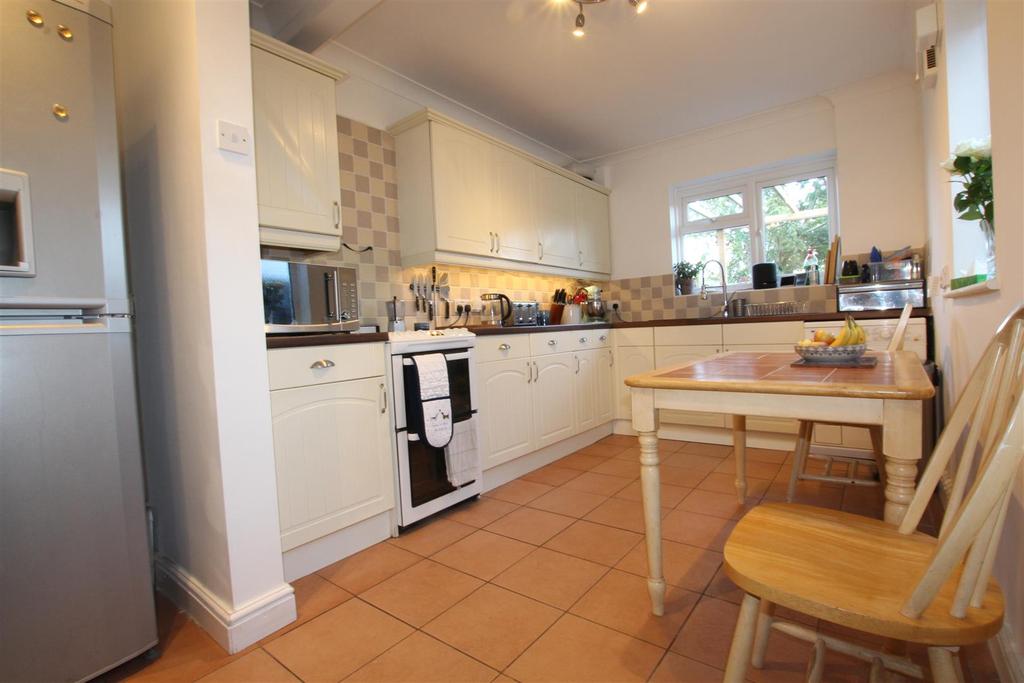 Dutton Lane, Eastleigh 3 bed townhouse £250,000