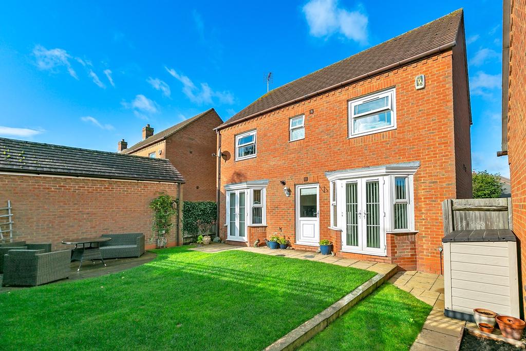 Whalley Drive, Bletchley, Milton Keynes, MK3 4 bed detached house £