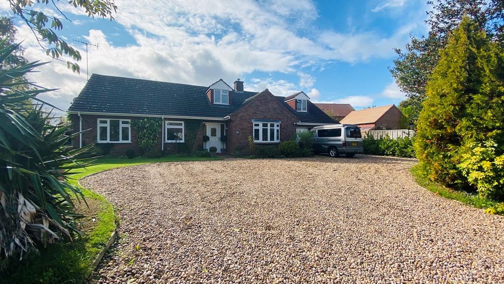 Blacksmiths Lane, Lower Moor, Pershore, WR10 4 bed detached house £