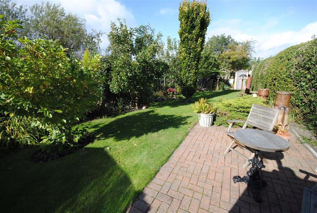 Westfield Lane, Kippax, Leeds, LS25 2 bed end of terrace house £179,995