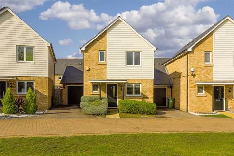 8 Hazel Close, Epsom, KT19 8FW