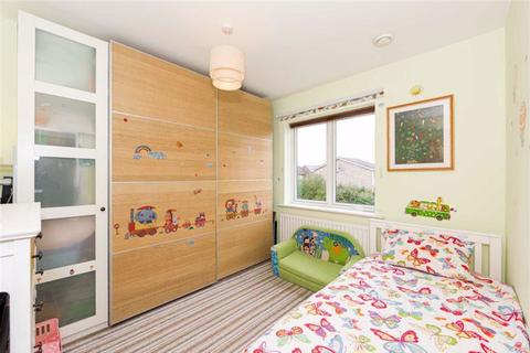 8 Hazel Close, Epsom, KT19 8FW