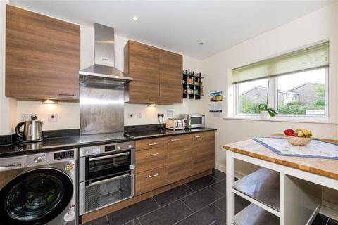 8 Hazel Close, Epsom, KT19 8FW