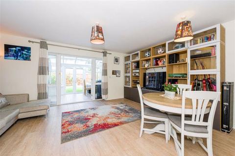 8 Hazel Close, Epsom, KT19 8FW