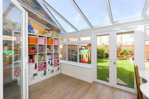 8 Hazel Close, Epsom, KT19 8FW