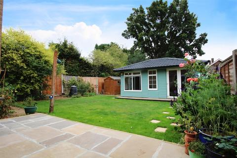 8 Coppice Road, Horsham, RH12 4JP