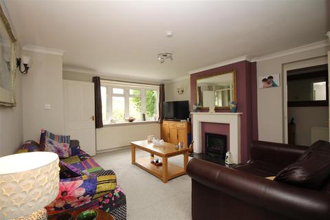 8 Coppice Road, Horsham, RH12 4JP
