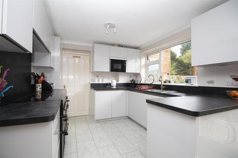 8 Coppice Road, Horsham, RH12 4JP
