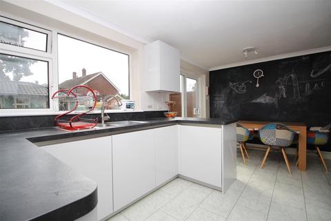 8 Coppice Road, Horsham, RH12 4JP