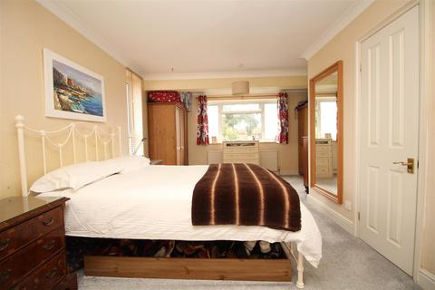 8 Coppice Road, Horsham, RH12 4JP
