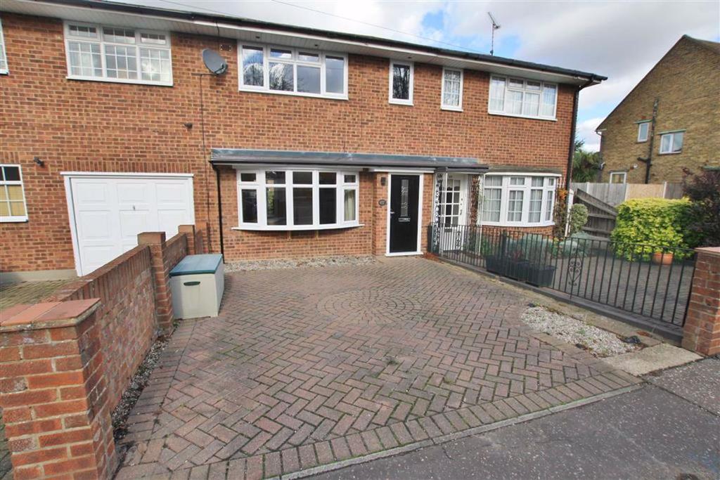 Mountdale Gardens, Leigh On Sea, Essex 3 bed terraced house £1,275