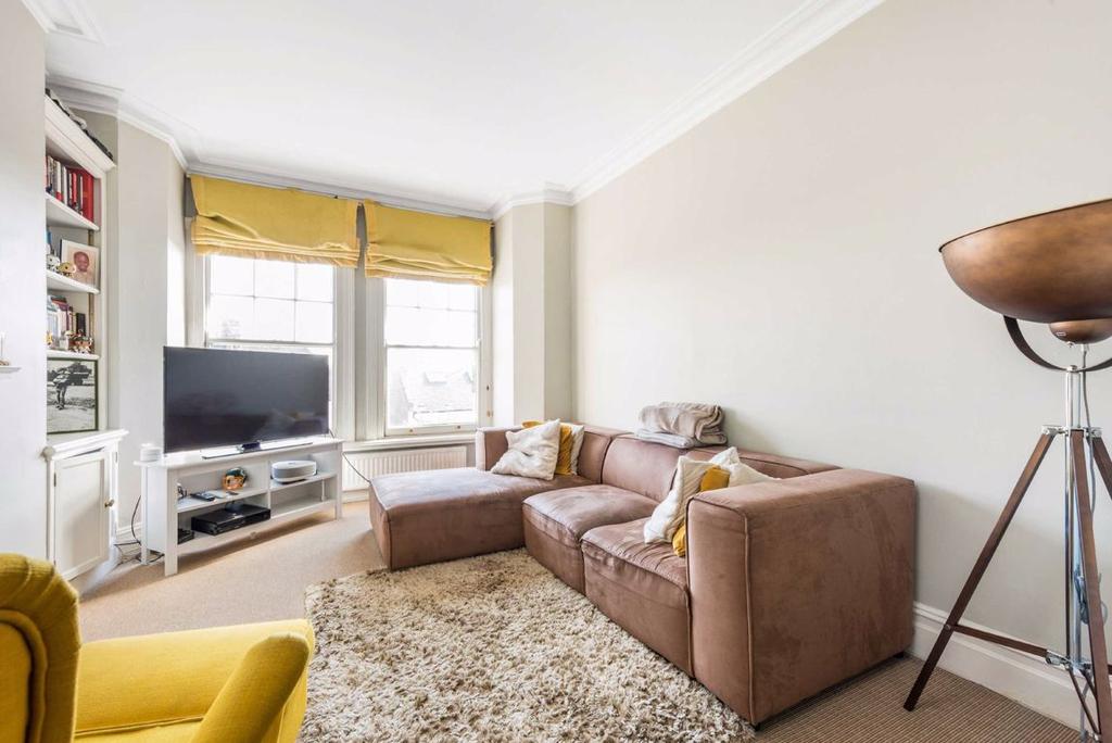 Cambridge Mansions, Battersea, London, SW11 2 bed flat £1,900 pcm (£