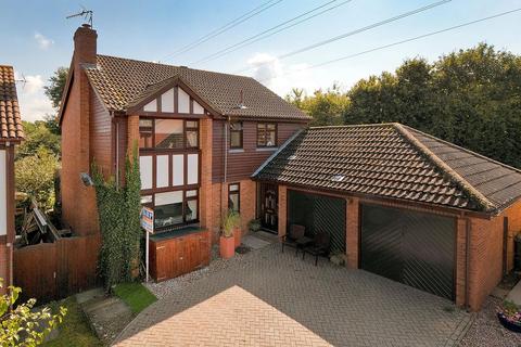 9 Goldfinch Close, Paddock Wood, Tonbridge, TN12 6XW