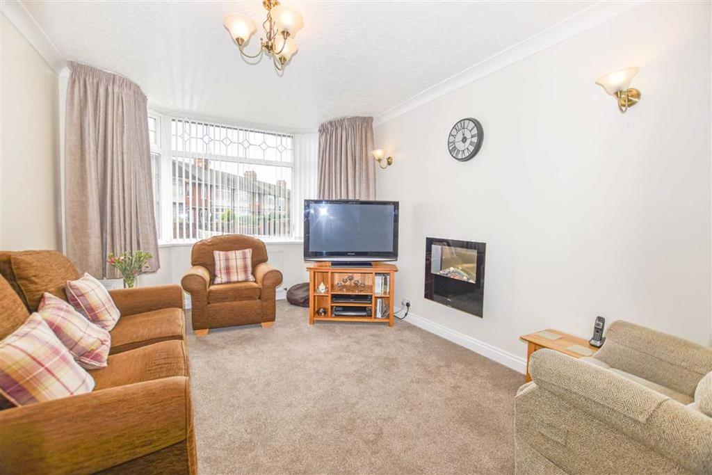 Louis Drive, Hull, East Riding Of... 3 bed terraced house £140,000