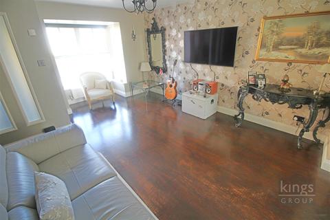 90 Challinor, Church Langley, Harlow, CM17 9XD