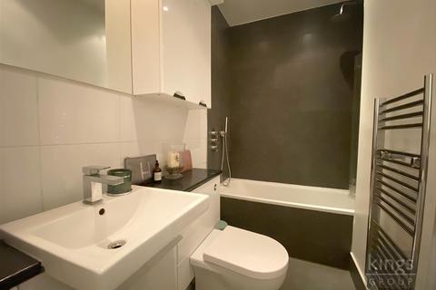 24 Brunswick Grove, London, N11 1HN
