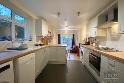 24 Brunswick Grove, London, N11 1HN