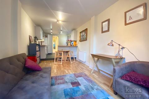 24 Brunswick Grove, London, N11 1HN