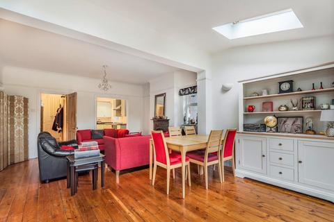 17 Canbury Avenue, Kingston Upon Thames, KT2 6JP