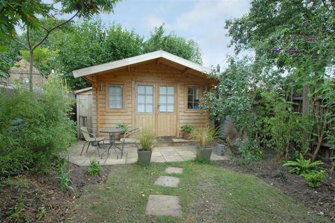 17 Canbury Avenue, Kingston Upon Thames, KT2 6JP