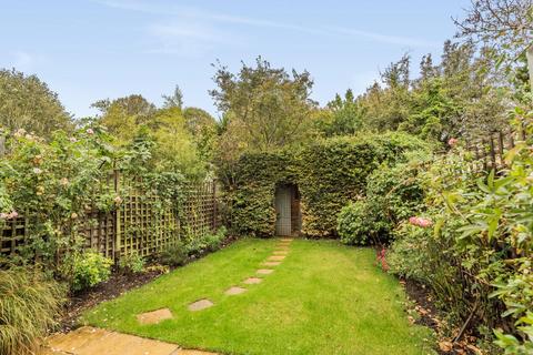 17 Canbury Avenue, Kingston Upon Thames, KT2 6JP