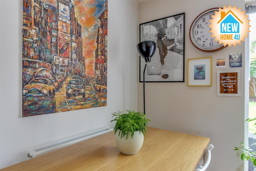 Lounge / dining room: