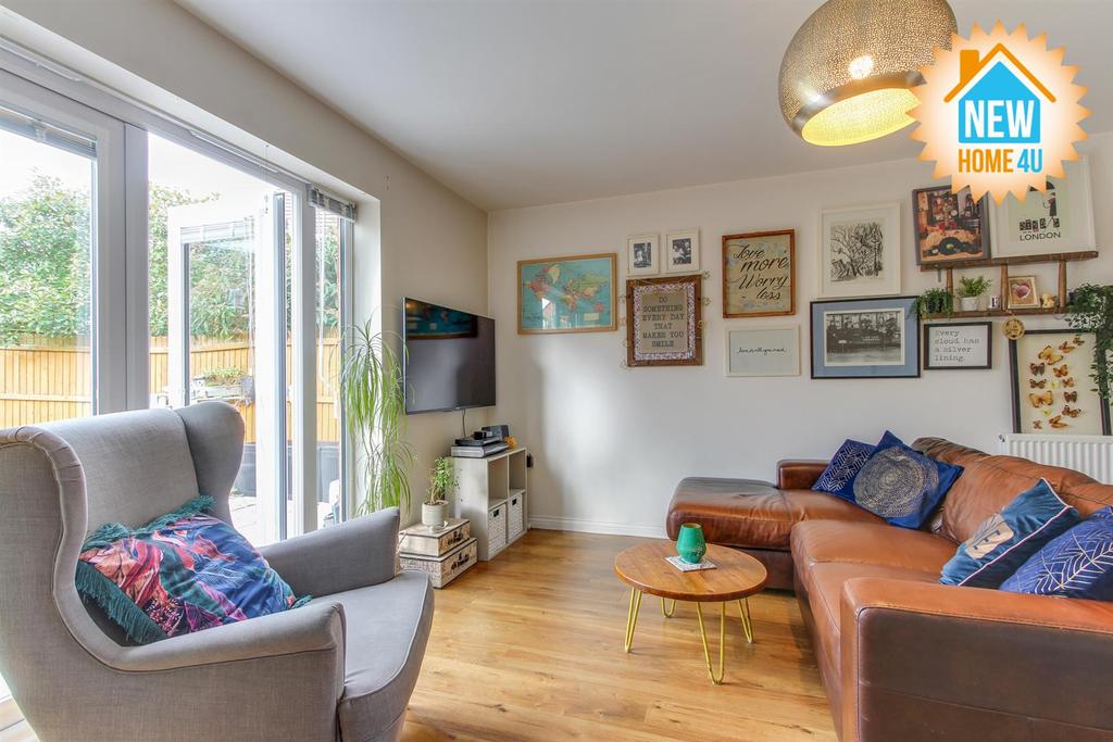 Lounge / dining room: