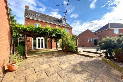 20 Wake Way, Grange Park, Northampton, NN4 5BF
