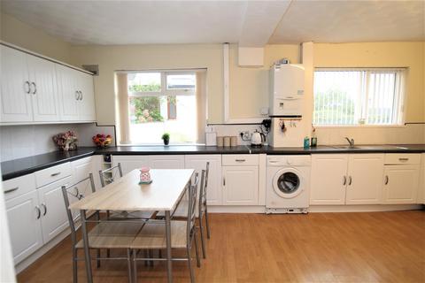 47 Averingcliffe Road, Bradford, BD10 9HE