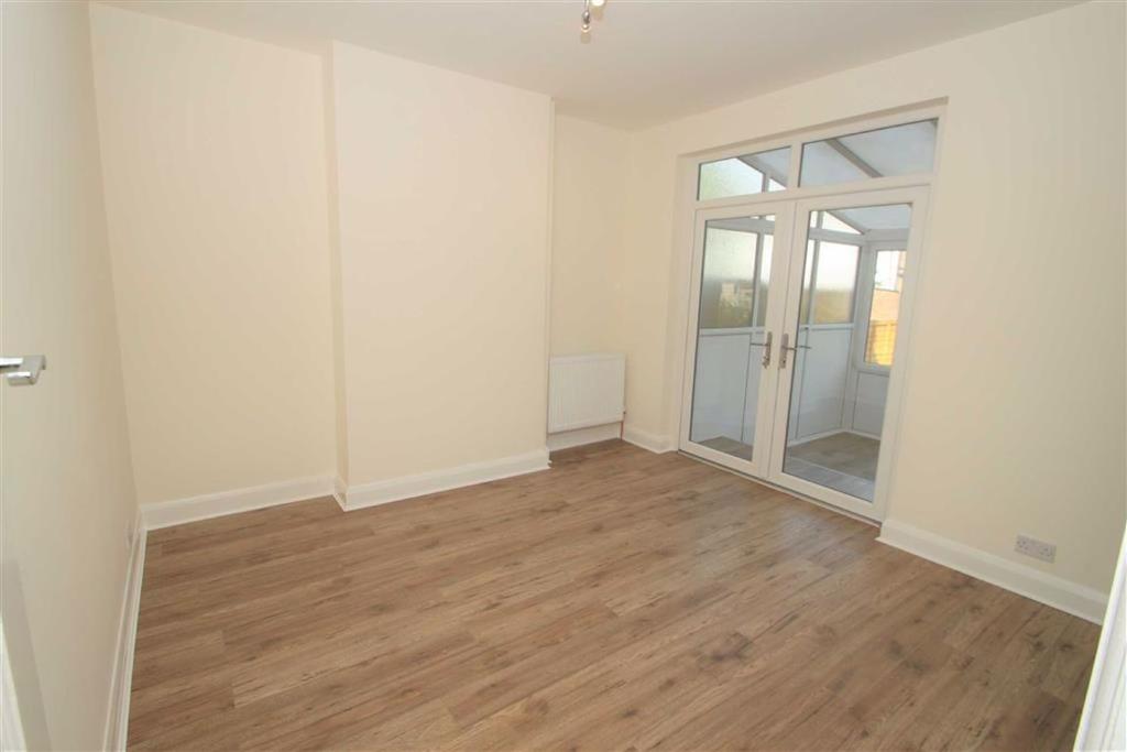 Brook Crescent, Chingford 3 bed terraced house £1,600 pcm (£369 pw)