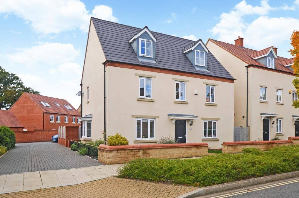 Whitelands Way, Bicester 5 bed detached house £550,000