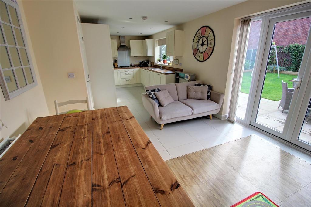Open Plan Kitchen and Dining Room