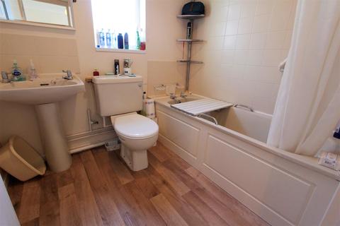 2 Bishops Close, Bourne, PE10 9JU