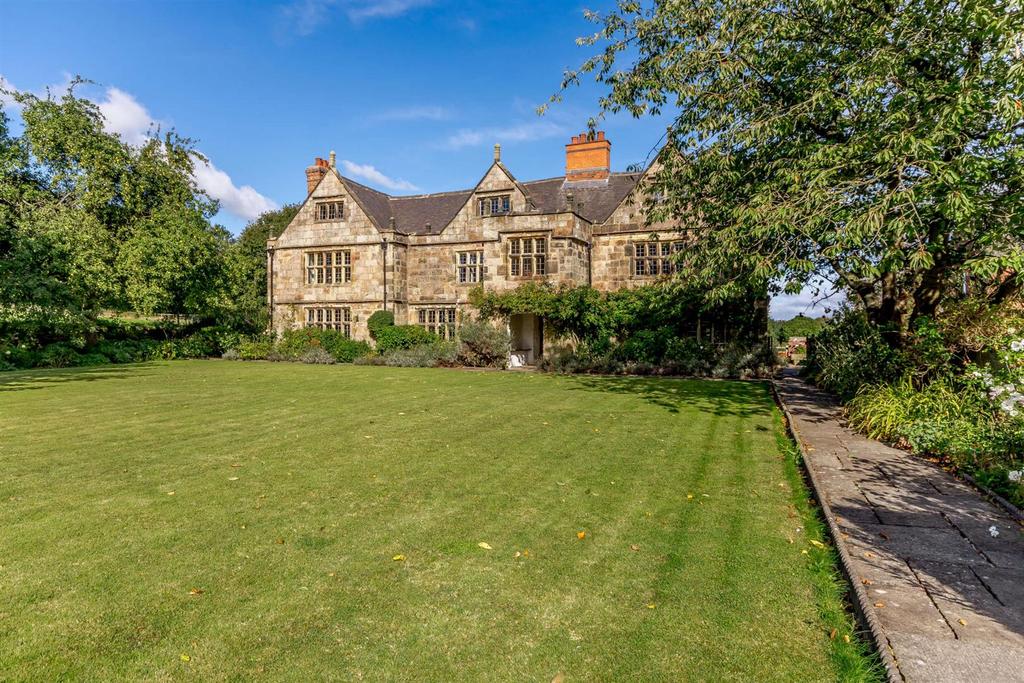 Hammersmith, Ripley, Derbyshire 5 bed detached house for sale £800,000