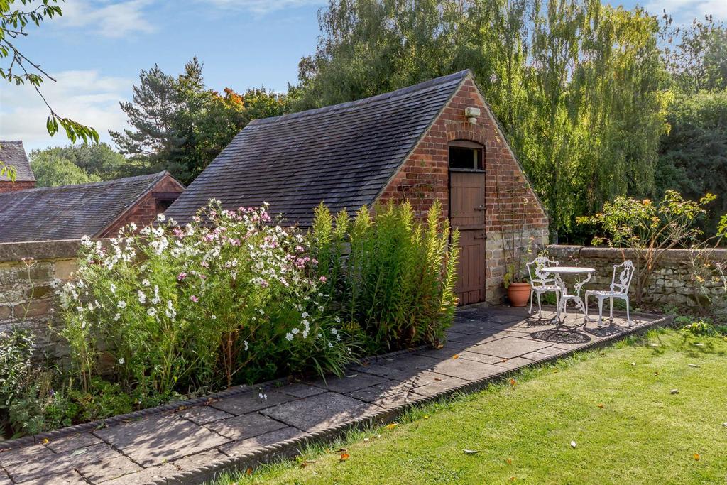 Hammersmith, Ripley, Derbyshire 5 bed detached house for sale £800,000
