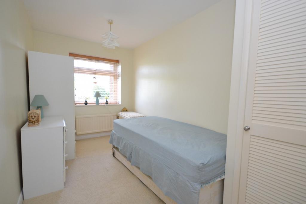 Nutbourne Court, Riverside Road, Staines-Upon-Thames, TW18 2 bed flat ...